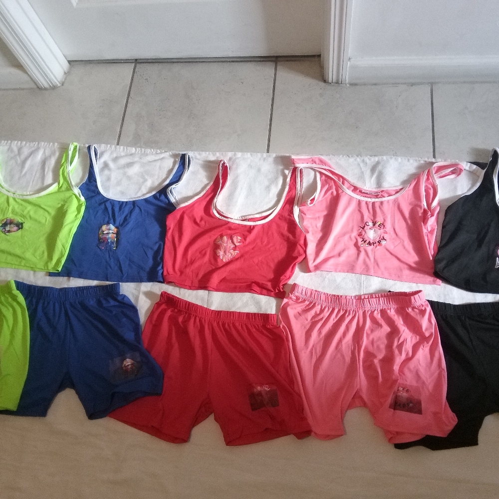 Clothes - Picture 5 of 8